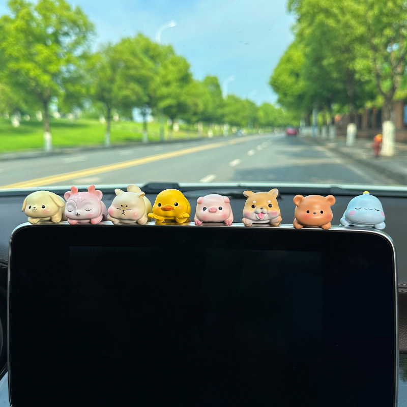 A computer decoration gift for the screen office space display in a car with a small piece of animals.