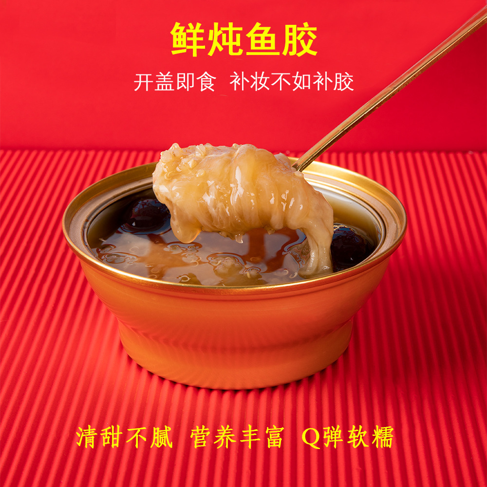 10 chén keo nhung với quà từ một người đàn ông và một phụ nữ tặng cho một người đàn ông để bổ sung thức ăn.