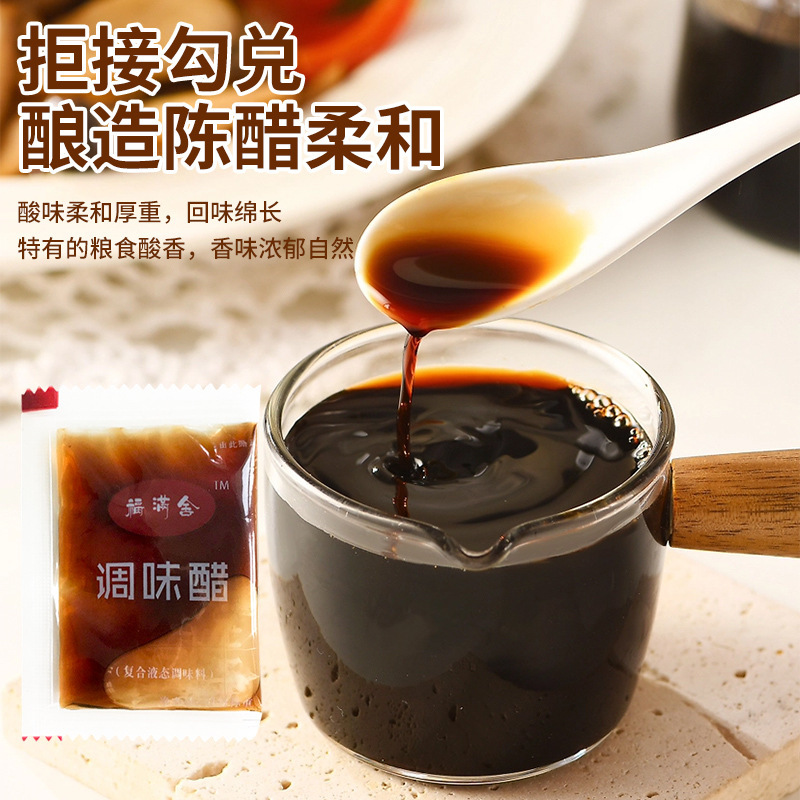 Một hộp đầy những hộp nhỏ gói đậu nành nhỏ cho việc xử lý các bữa ăn buôn lậu