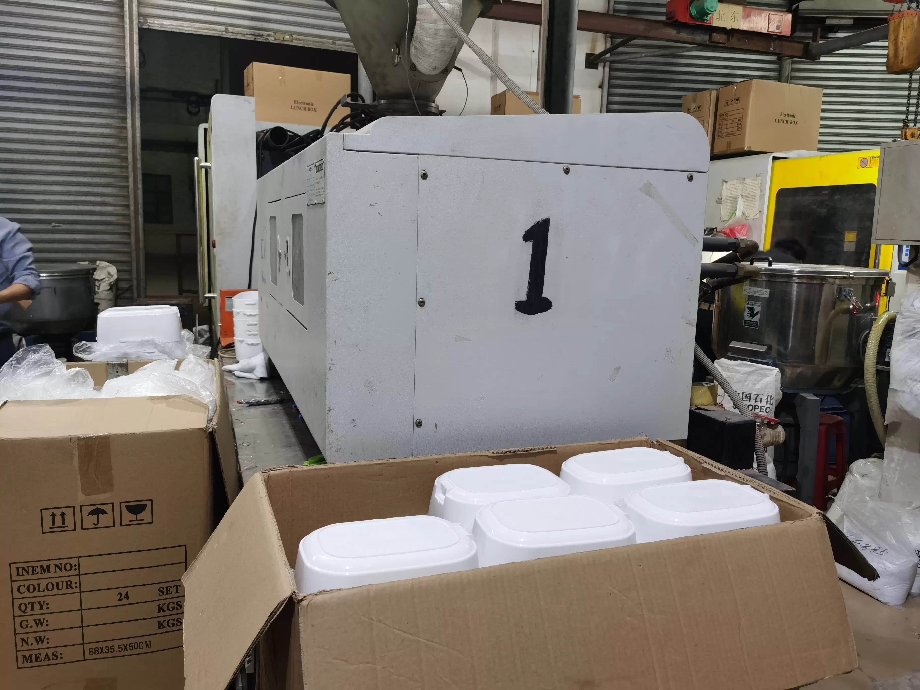 Xưởng phần cứng của Trung Sơn