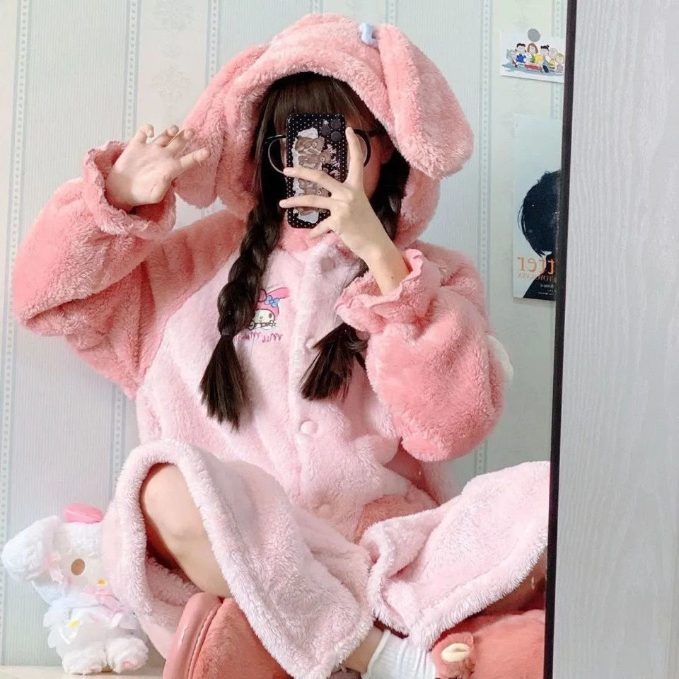 Giá cao đấy! Một bộ đồ ngủ tuyệt đẹp của Melody vào năm 2024 với một tấm nhung san hô dày cho mùa đông.