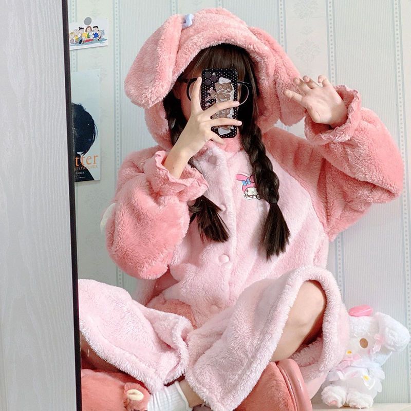 Giá cao đấy! Một bộ đồ ngủ tuyệt đẹp của Melody vào năm 2024 với một tấm nhung san hô dày cho mùa đông.