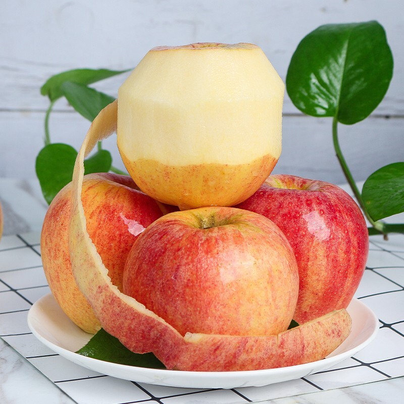 Gansu-Michael apples with fresh and juicy season fruit.