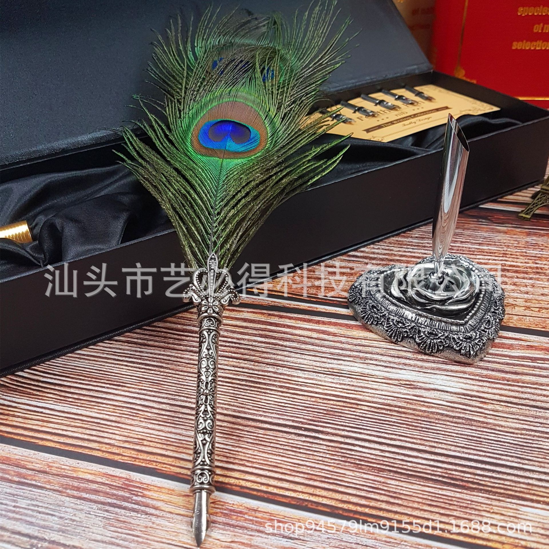 An old peacock sculpturing a flower pole with an O-American gift pen with an original feather and a male and female friend's gift pen.