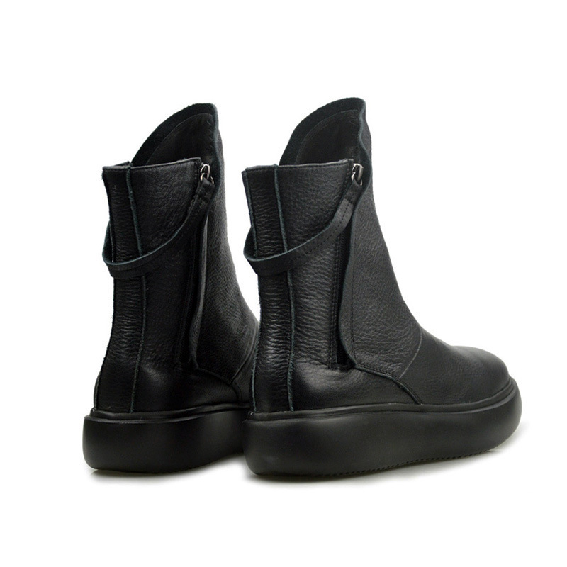 The manufacturer's source is the black cow-skin Martin's boots, soft-deep male.