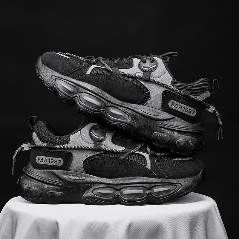♪ The man's shoes are so hot ♪