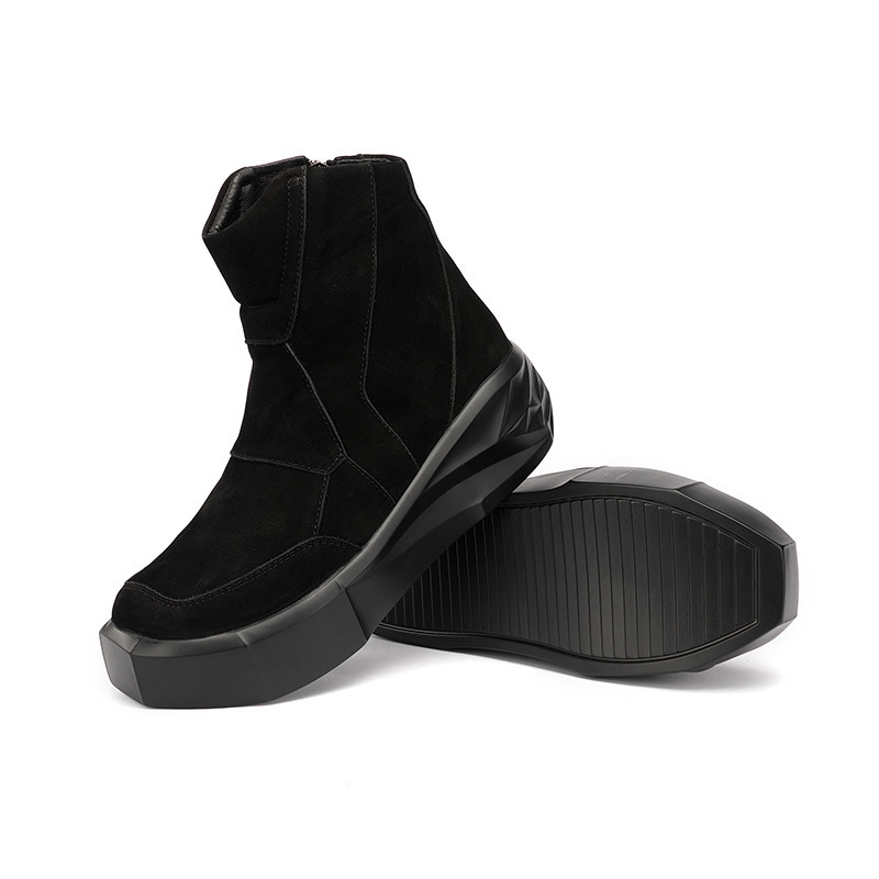 The tall man's boots are thick, dark, sand-skin Martin's boots, and he's doing it up to the gula chain boots.
