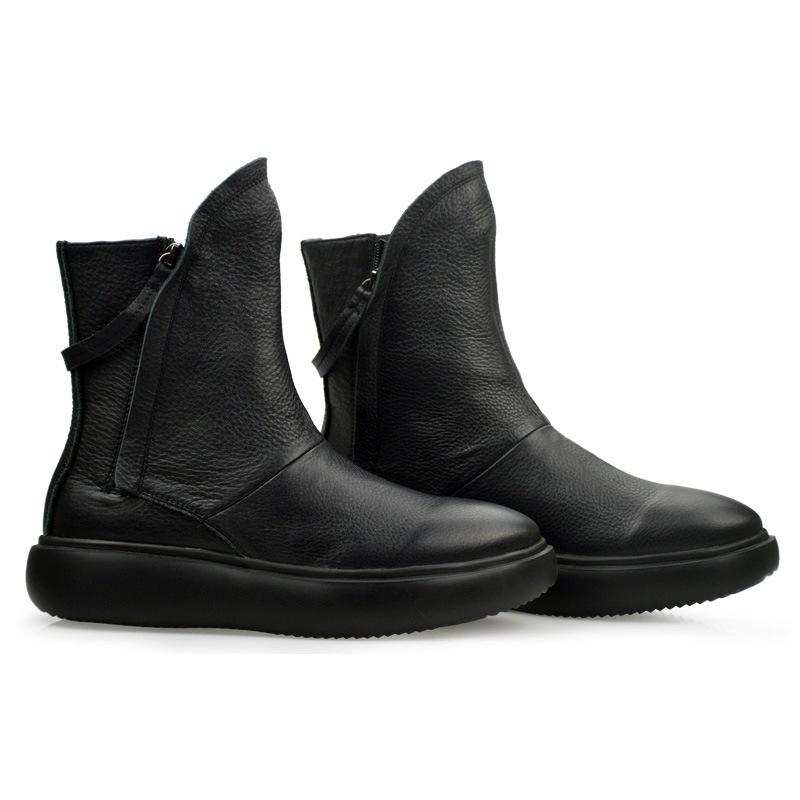 The manufacturer's source is the black cow-skin Martin's boots, soft-deep male.