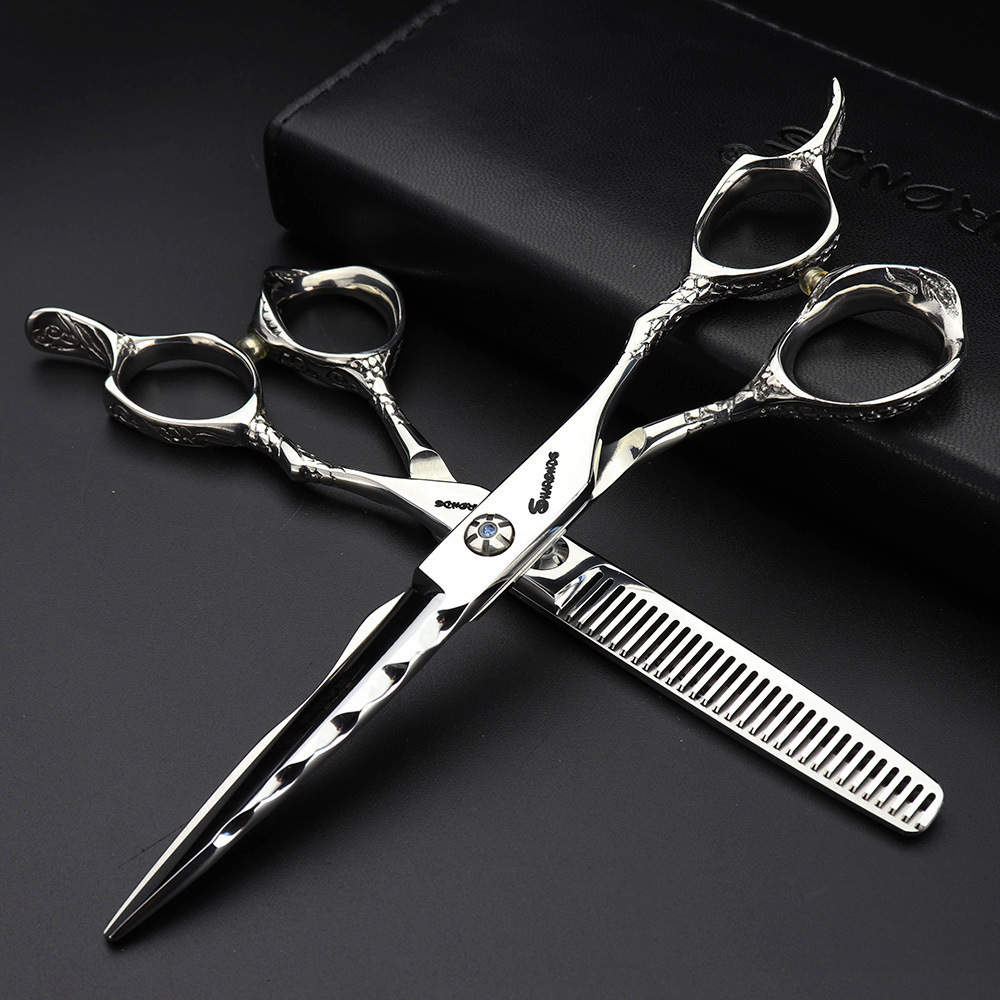 A six-inch hairdresser with a hairdresser's hairdresser. Skintooth cutters and scissors.