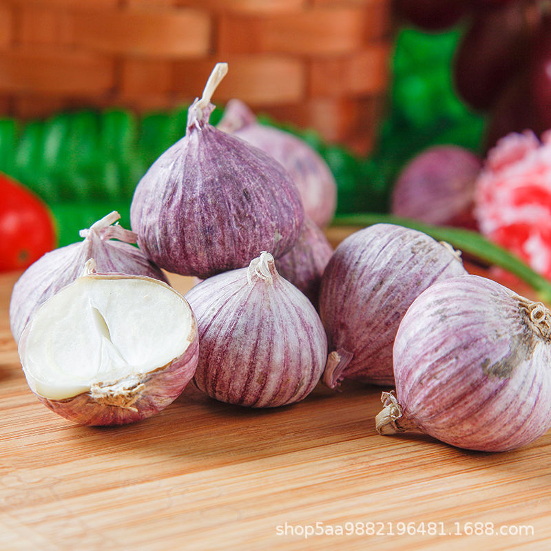 3 phần 5 tỏi và tỏi tươi và rau cải ở Yunnan.