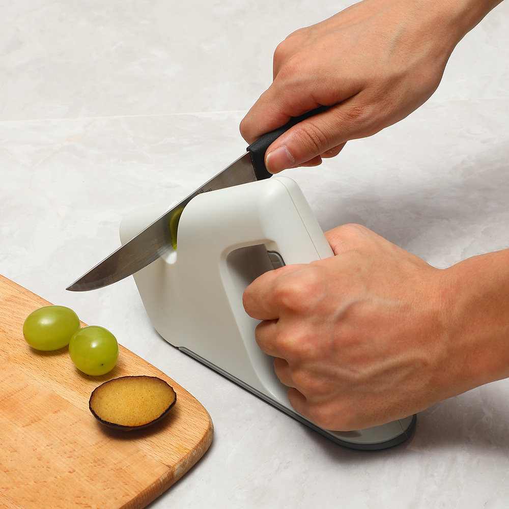 Kitchen's multipurpose sharpener tool, with a wholesale scissors and a hand grinder.