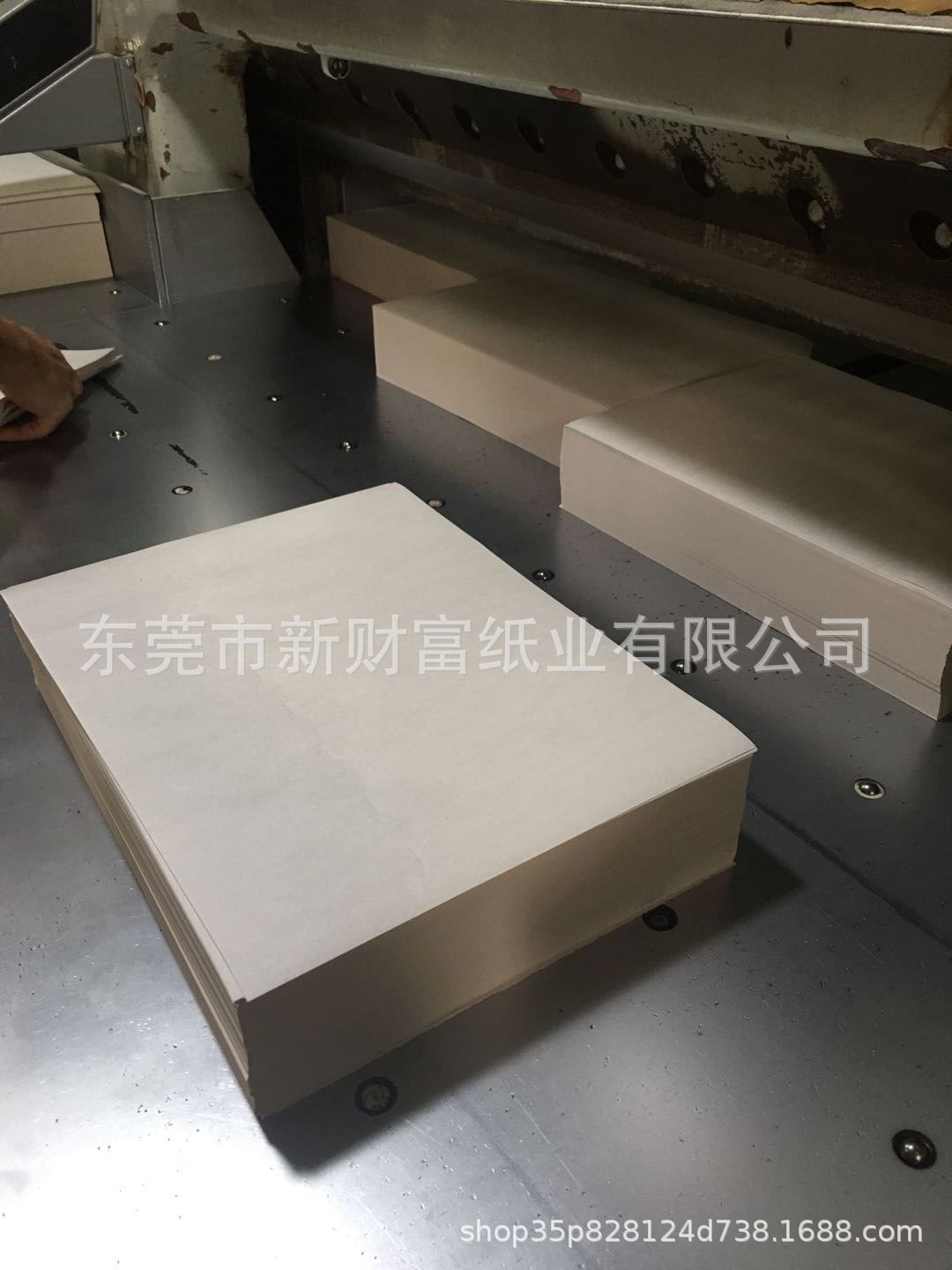 The outer roller paper splits, and the roller paper cutter seeks the cooperation of the printing plant.