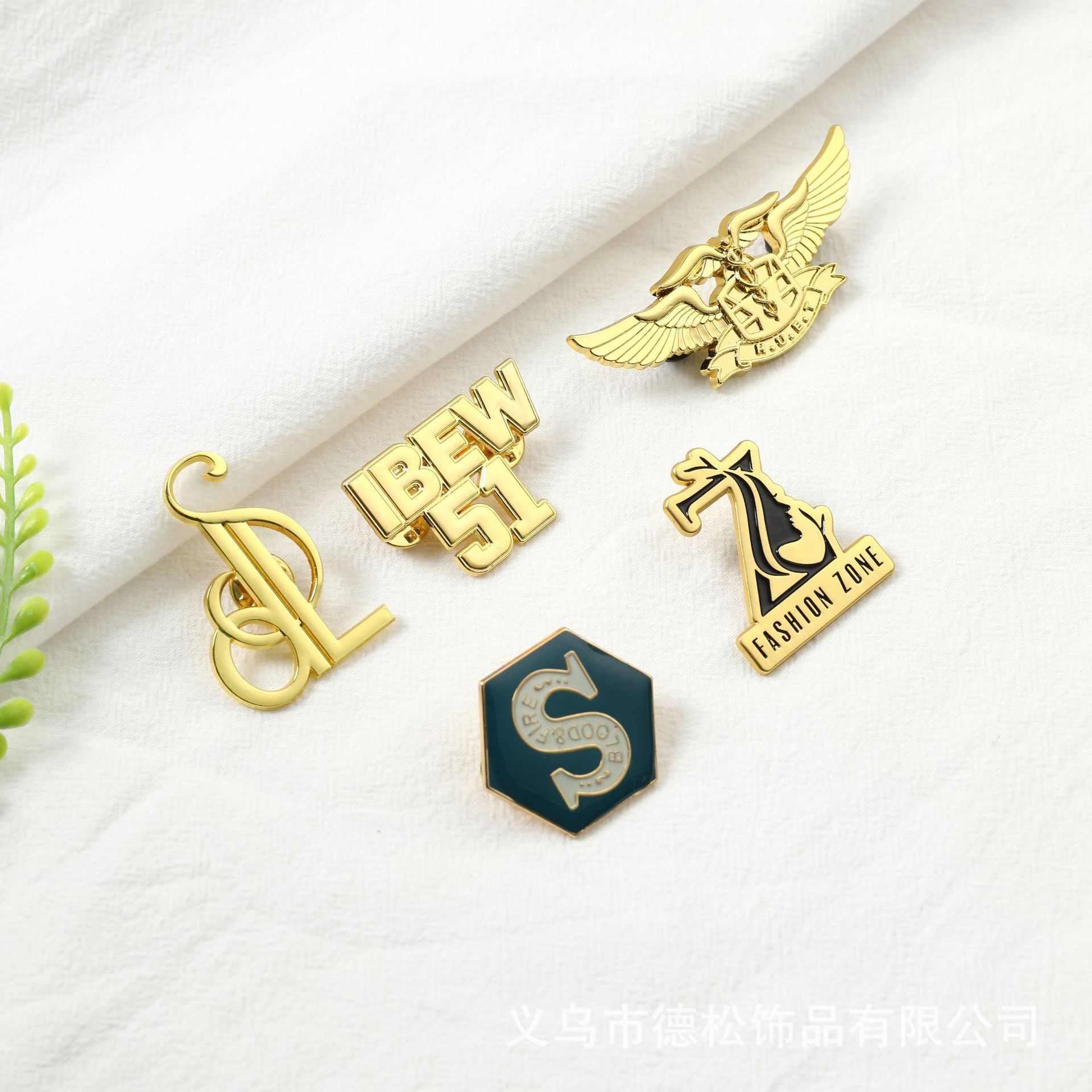 I'll make a logo Zinc alloy pin.