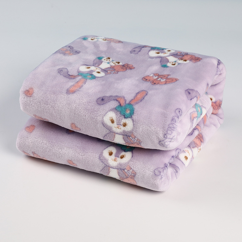 The factory provides blankets for children with French velvet.