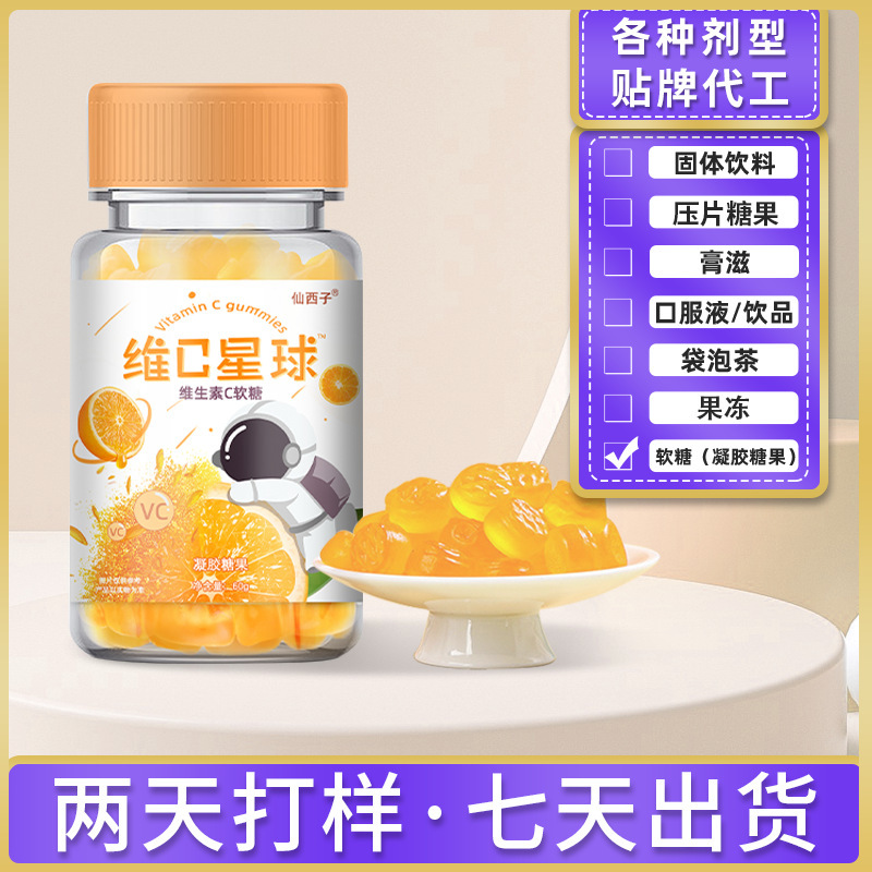 Xi-ni C. Fudge, trái cây V.C. đúc một mẻ kẹo cho trẻ em.