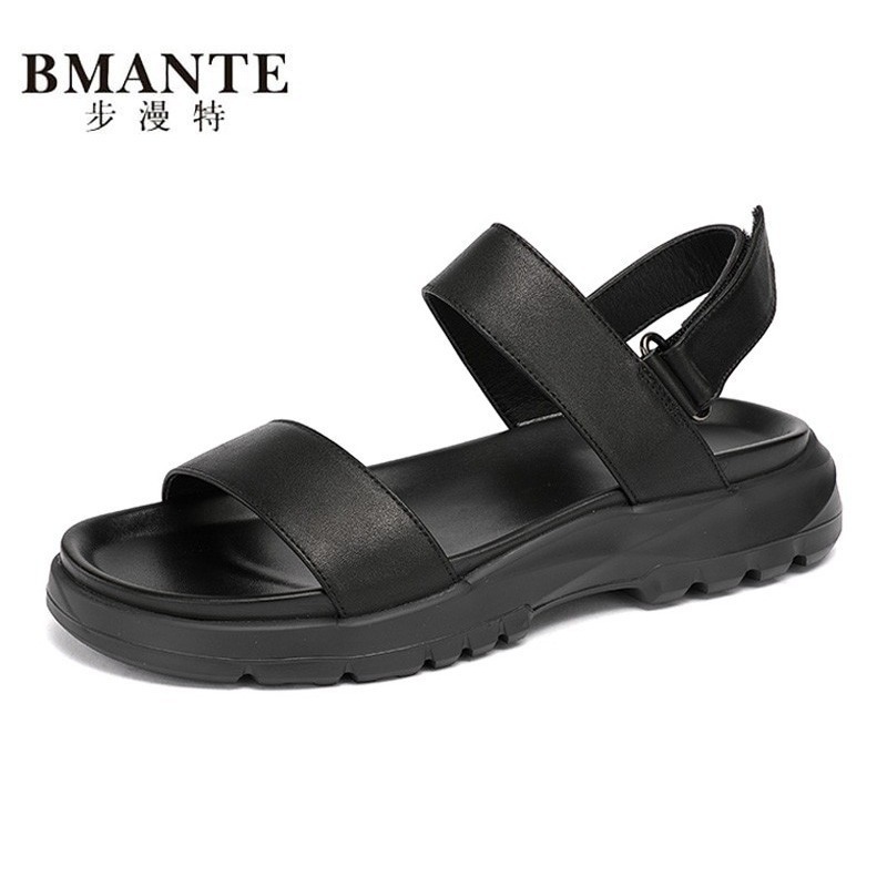 The factory's supply for the summer men's fun, and the sandals and sandals on the outside.