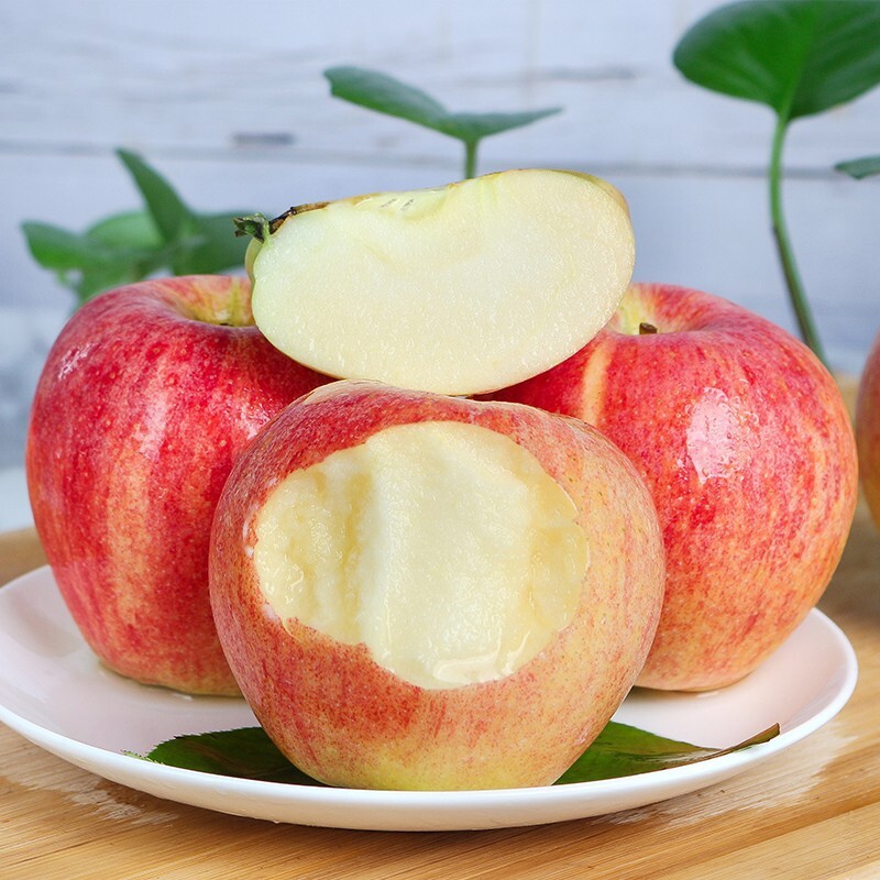 Gansu-Michael apples with fresh and juicy season fruit.