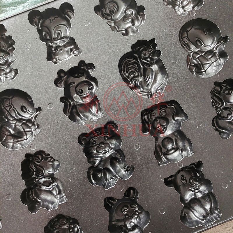 Một cái khuôn bánh nướng 12 tuổi, 24 tuổi và 12 tuổi mà không có một cái lò nướng 4060.