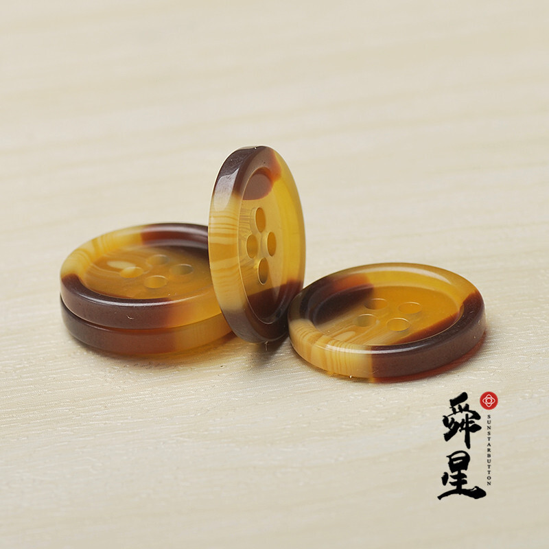Nút nút bằng nhựa toàn thân bắt chước nút áo có viền bò cho quần short.