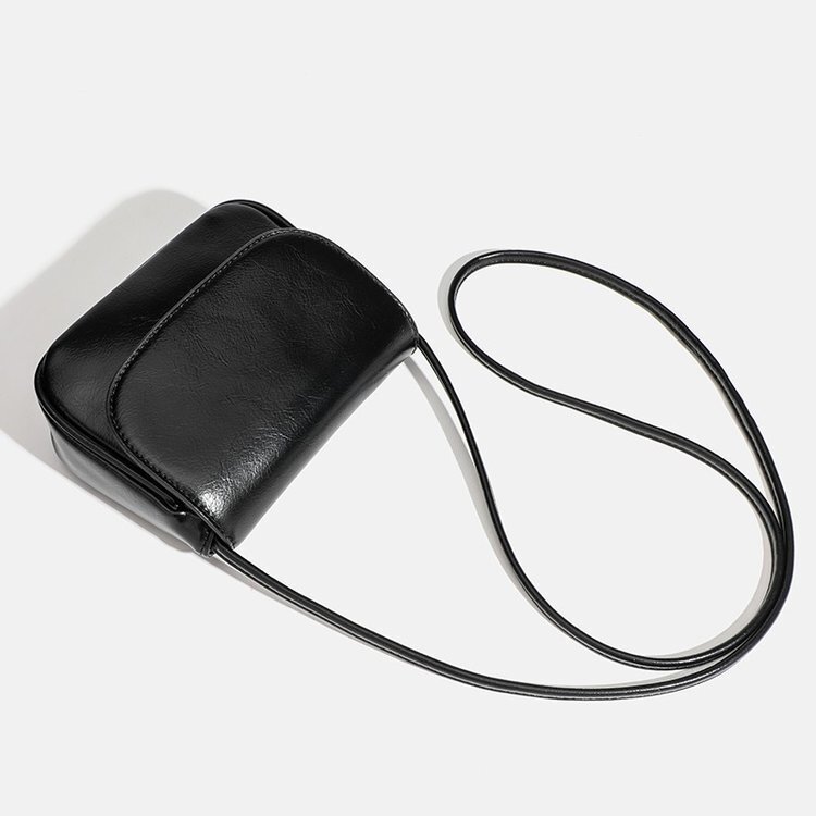 It's a simple-skinned-skinned-skinned, single-shoulder-slashed-skin cell phone bag with a logo.