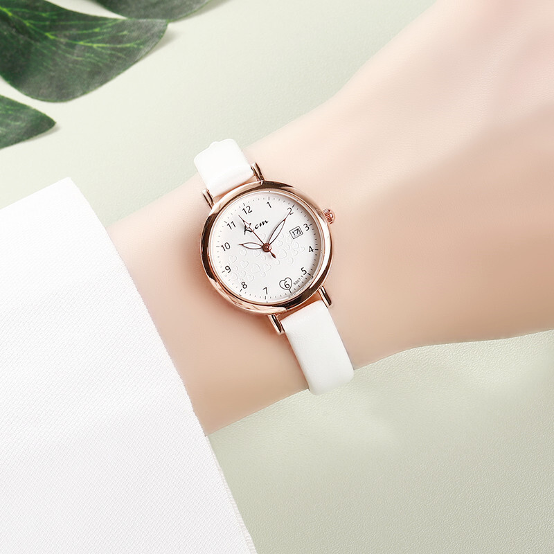 Girls and girls from junior high school, Ins Fung High School, design a sensory watch