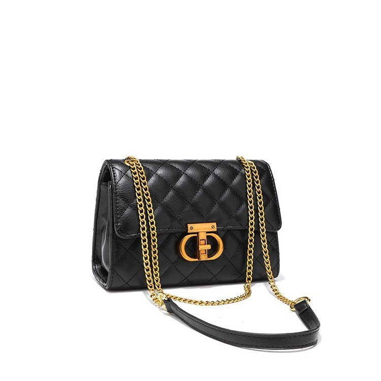 Fashion-tide PUG slant packs can be the LOGO classic diamond embroidery chain bag full of girls.