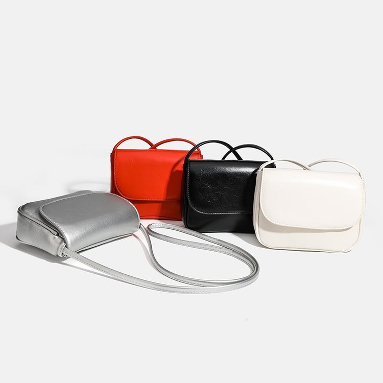 It's a simple-skinned-skinned-skinned, single-shoulder-slashed-skin cell phone bag with a logo.