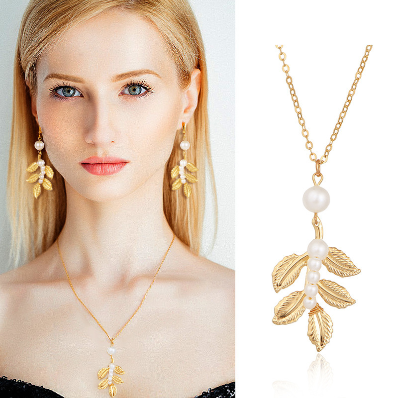 American fashion leaf necklace.