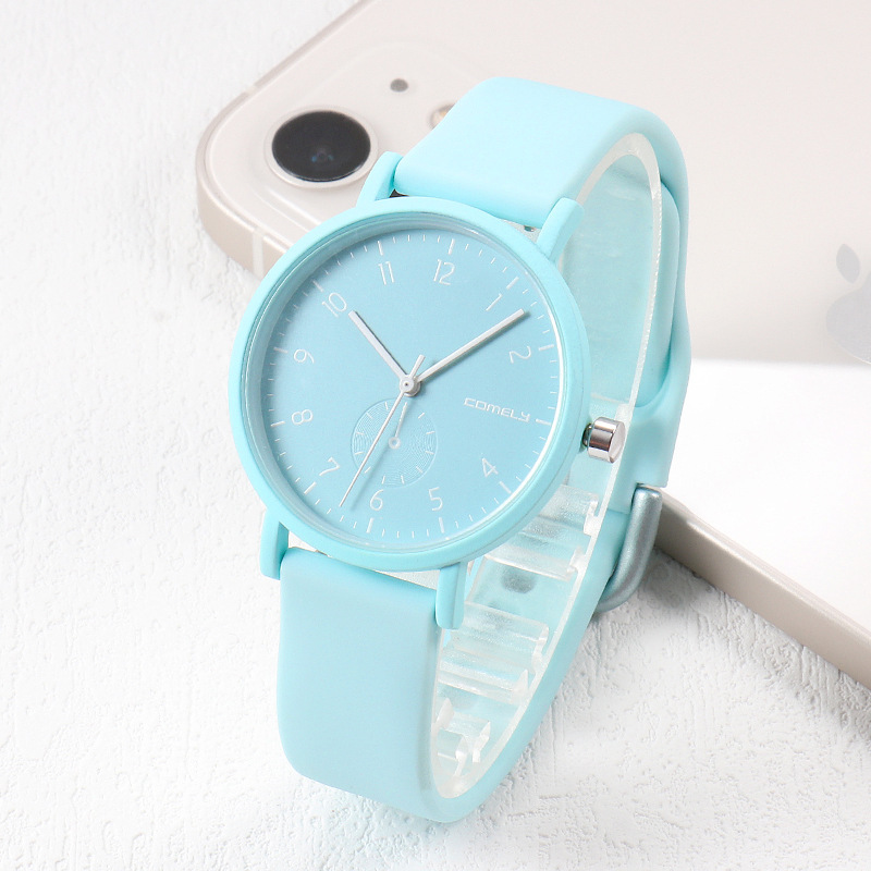 The Sunday watch girl, the boy, has a high profile, high-profile, high-school children's watch.