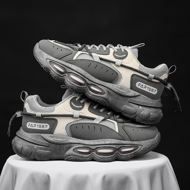 ♪ The man's shoes are so hot ♪