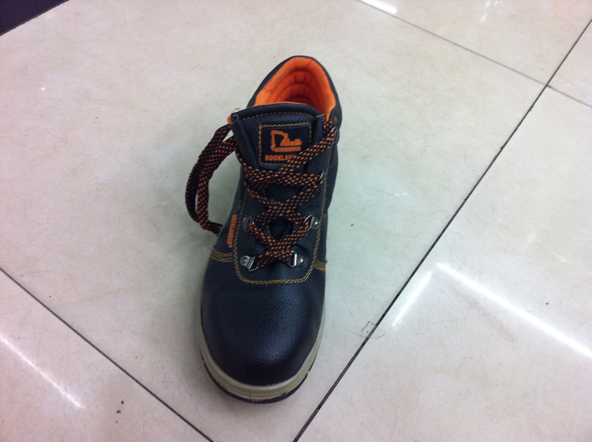 The factory's wholesale steel-shoe safety protection shoes.