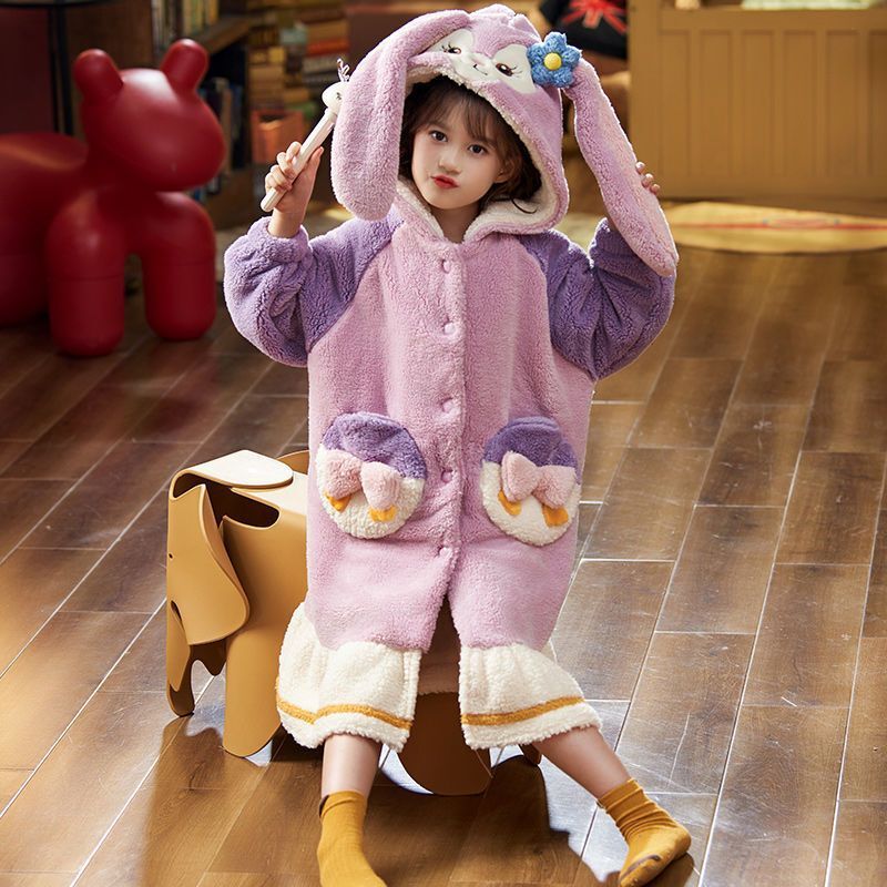 Đồ mặc ngủ cho con gái mùa đông của những chiếc áo choàng tắm san hô.