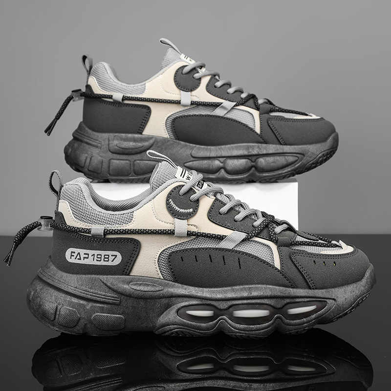 ♪ The man's shoes are so hot ♪