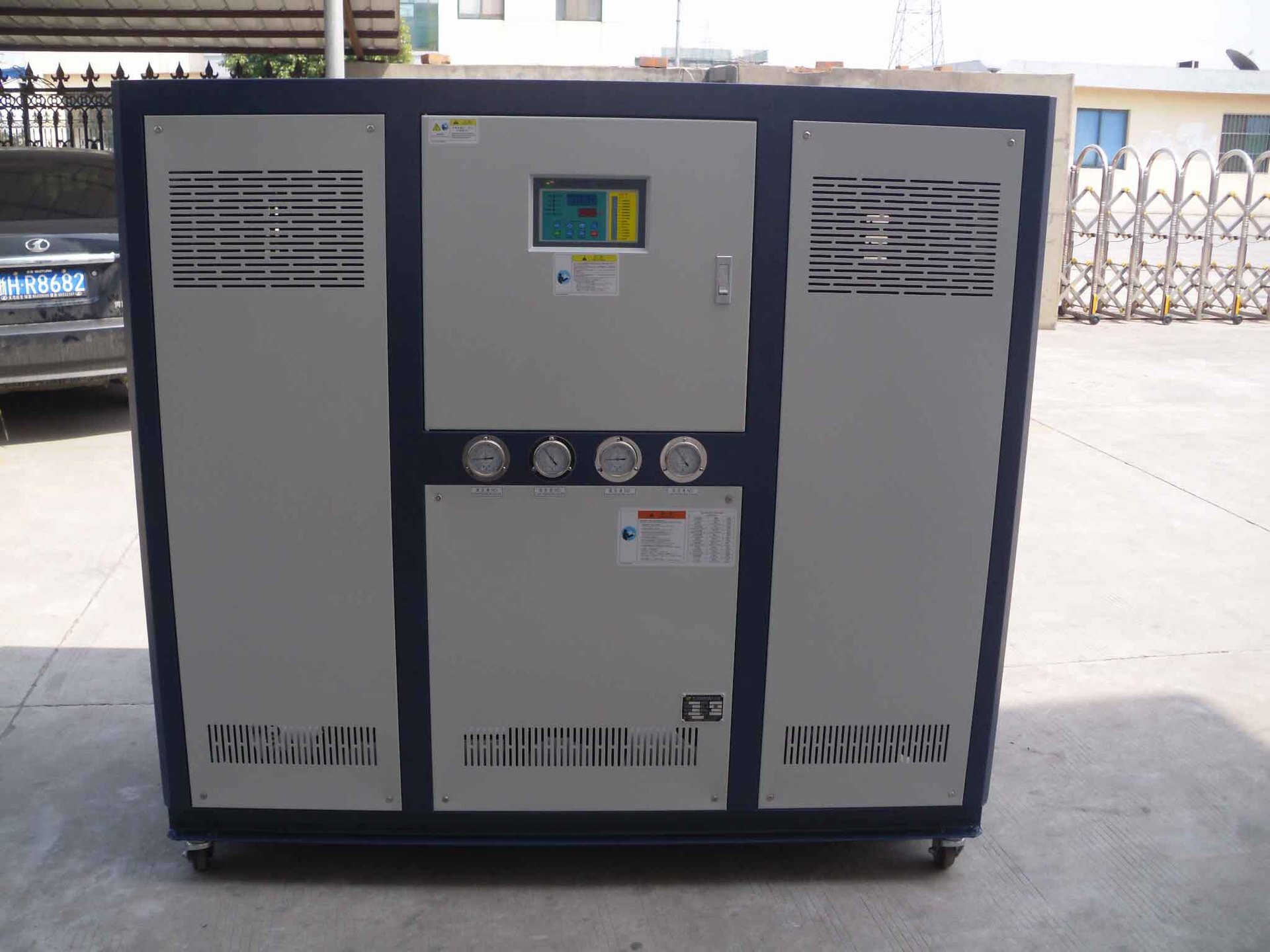 Water cooler, sealed low noise, industrial cooler, industrial chiller.