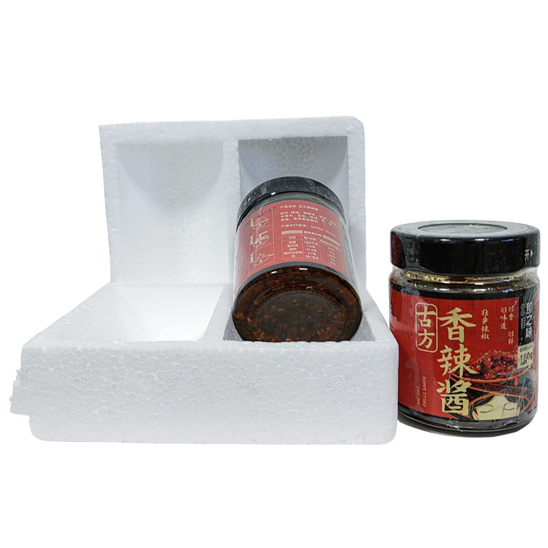 Nước tương cay cũ, nước sốt cải ngô và nước sốt cay.