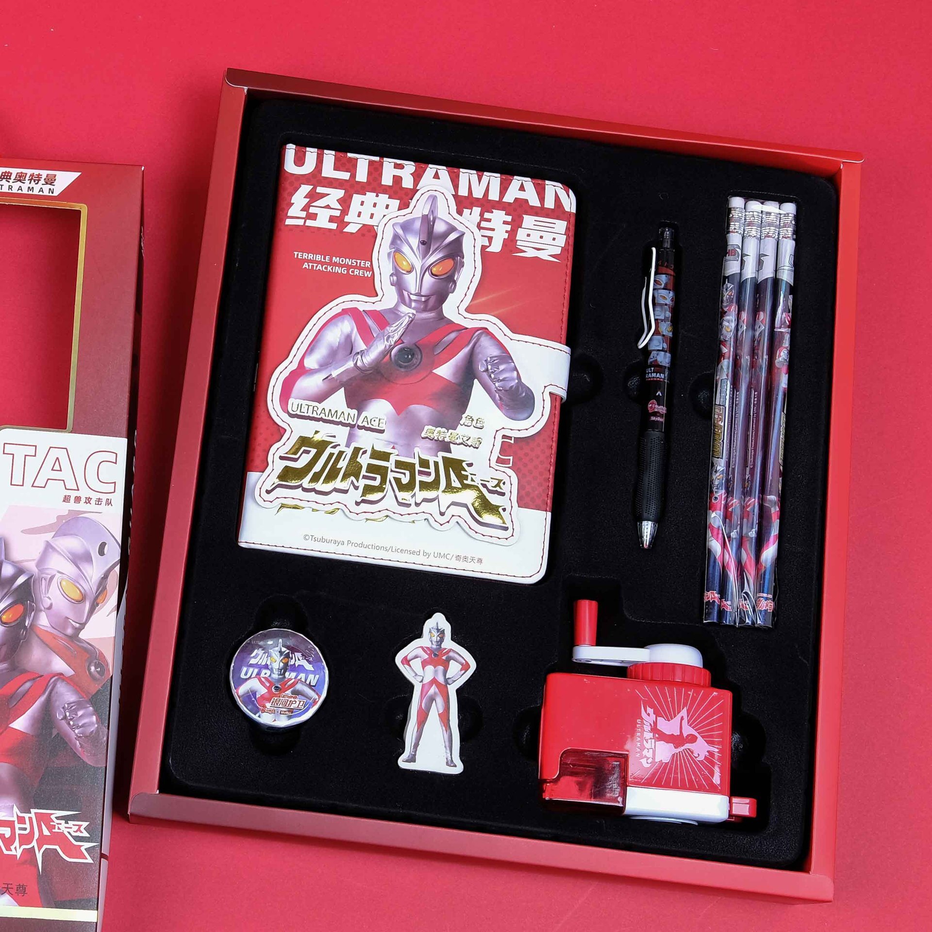 Zeo Emperor đã ủy quyền các gói sách tay của Es Otman của sinh viên để đi kèm giải thưởng.