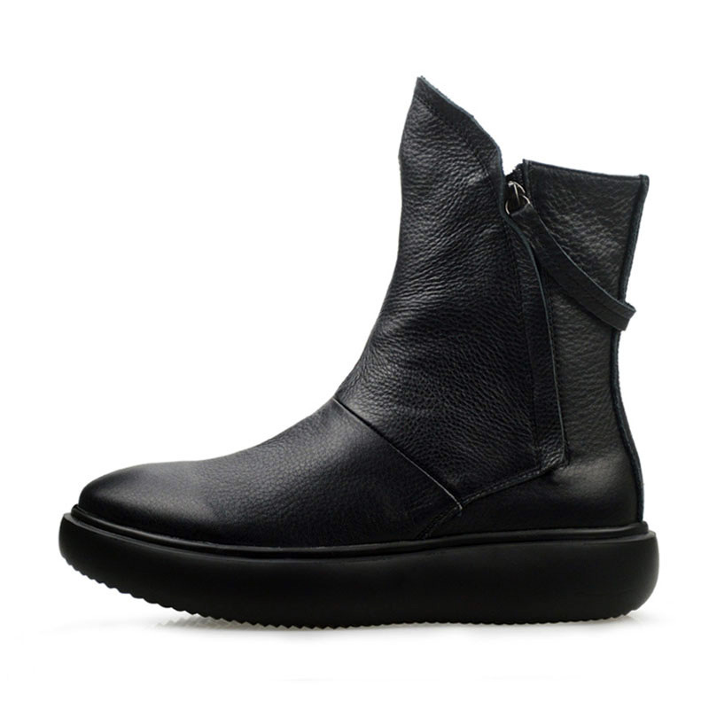 The manufacturer's source is the black cow-skin Martin's boots, soft-deep male.