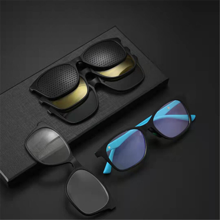 The blue-light-proof close-vision sunglasses at the glasses shop.