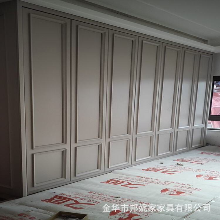 It's easy for the whole factory to customize the closet cabinets and television background in modern, simple, woody paints.