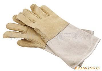 Welding gloves, canvassed cattle skin long sleeves, heat insulation, long heat, safety protection.