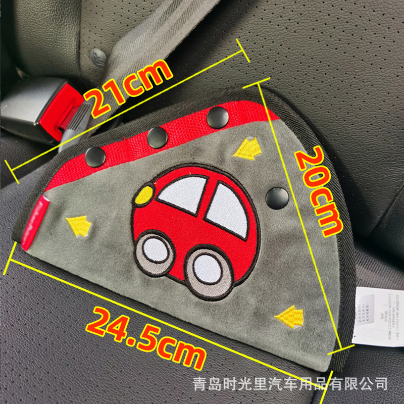 Soft-fashion children ' s seatbelt limitr for shoulder-protected protective gear inside a strangler