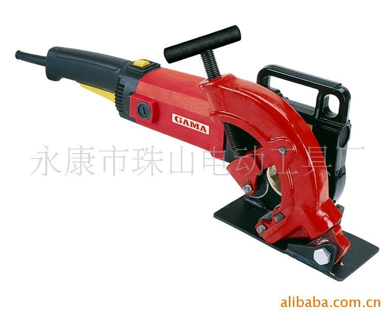 Cắt dây điện tay trực tiếp.