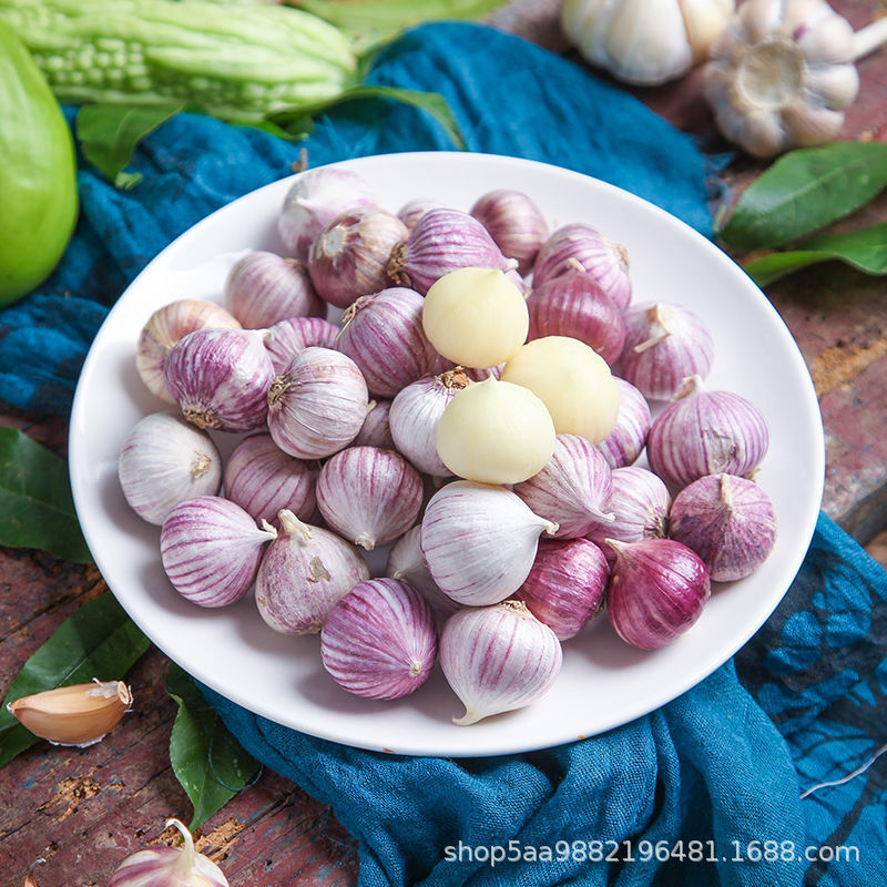 3/5 of garlic and fresh garlic and vegetables in Yunnan.