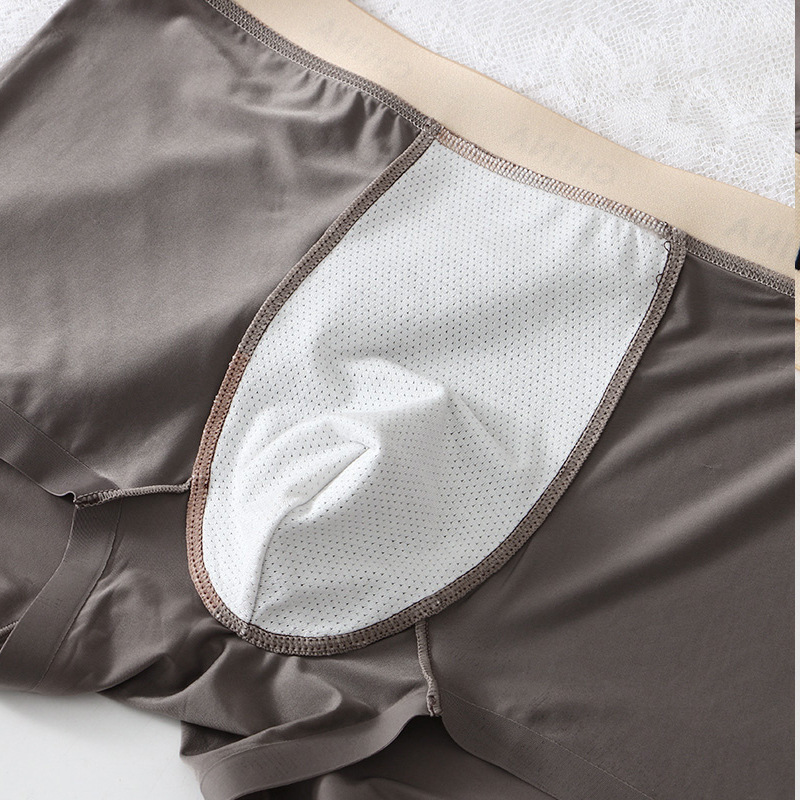 Quần lót nam mới với băng và hơi thở với hông cong và quần short.