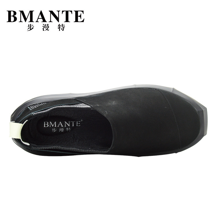 The factory sells the man's retropine shoes, the young and leisurely shoes, the sandy shoes, the sandals, the lazy shoes.