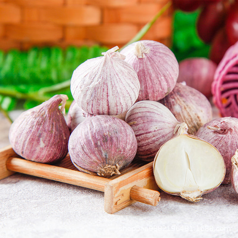 3 phần 5 tỏi và tỏi tươi và rau cải ở Yunnan.