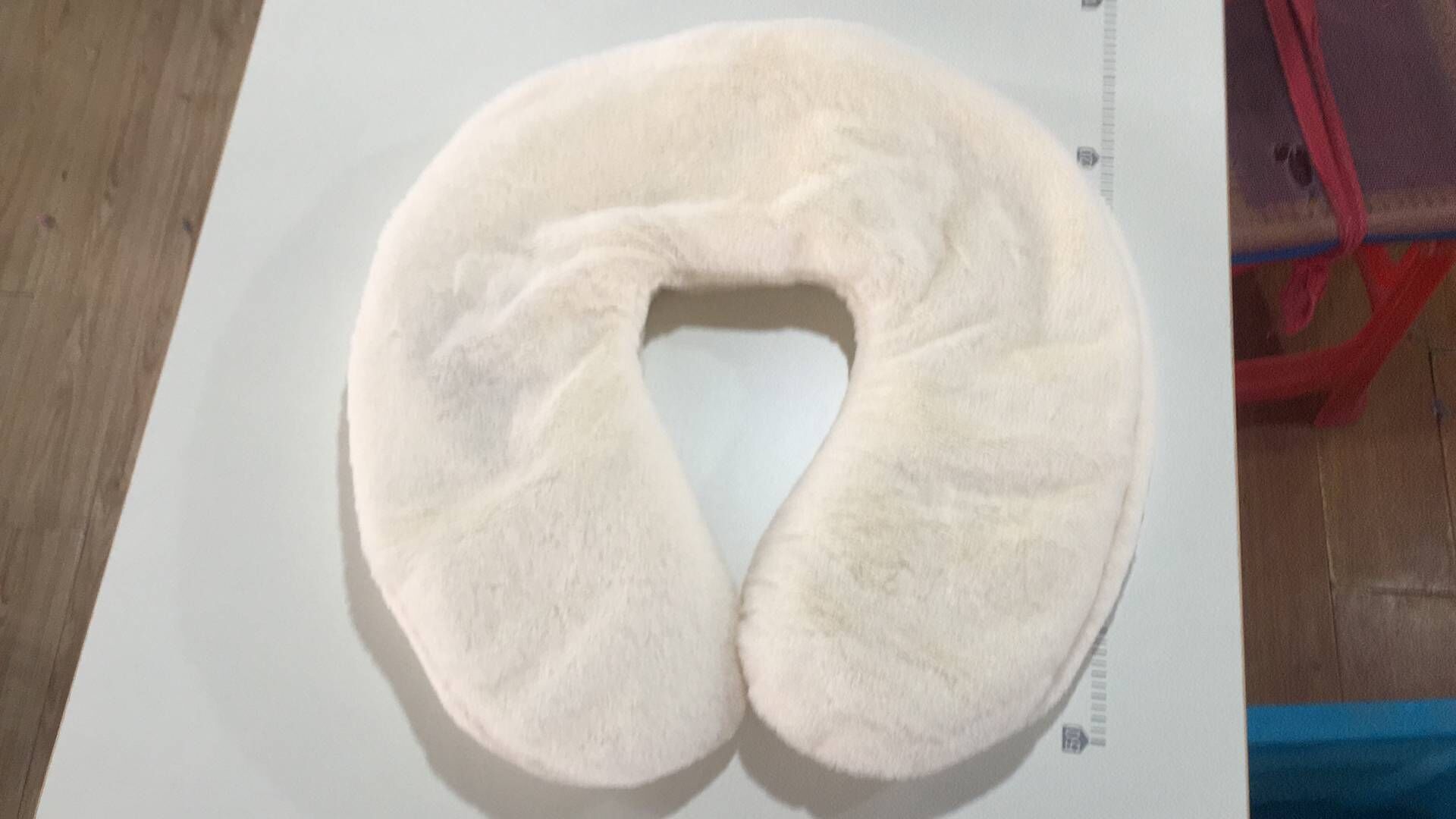 Cold-heated with heat packs U-type pillows filled with wheat or barley or linen seed, all cotton-heated with clay