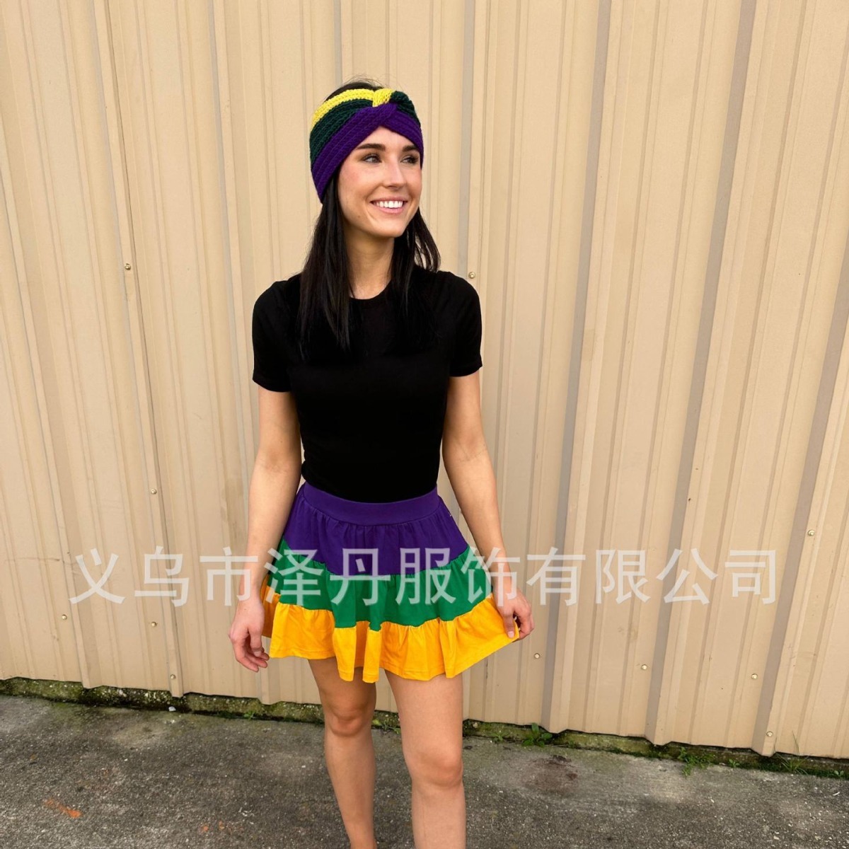 Mardi Gras, đan len, sọc tím và xanh lá cây, những cô gái ăn mặc nửa sắc.