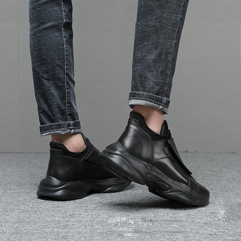 ♪ European station ♪ ♪ Cow-skin pine-shoe man ♪