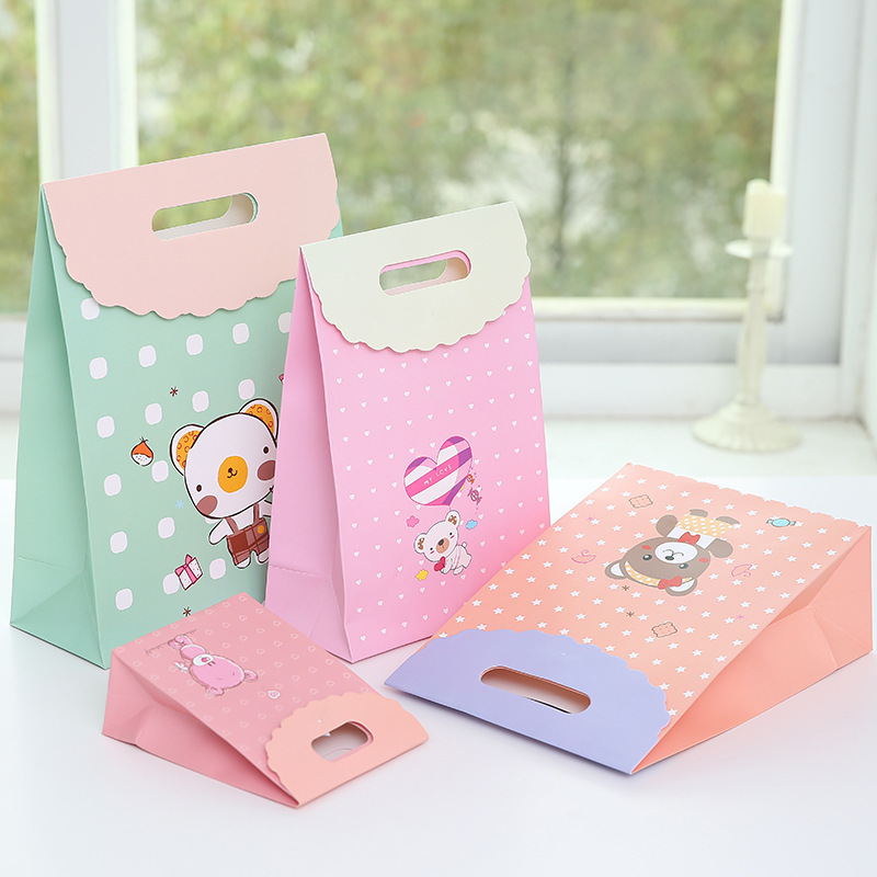 30 cartoon gift bags with cute creative handbags for the baby's birthday